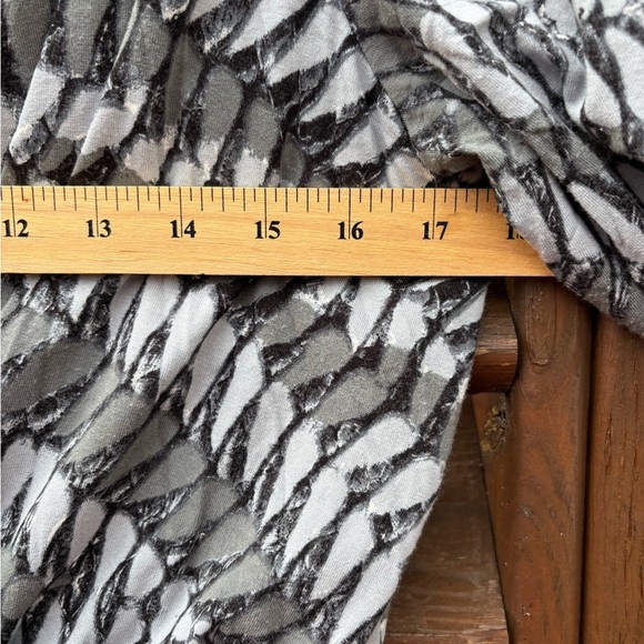 Suzi Chin Black Gray White Wrap Dress 3/4 Sleeve Plunge Neckline Ladies Size 6 - Picture 9 of 15